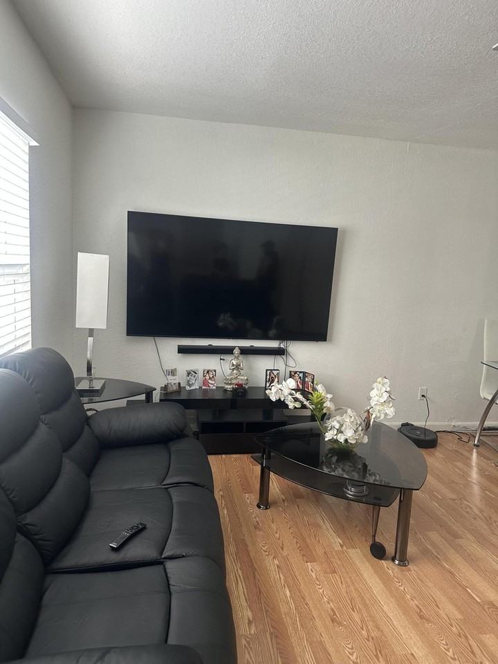 626 S Pine St - Photo 5 of 25