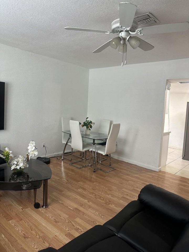 626 S Pine St - Photo 6 of 25