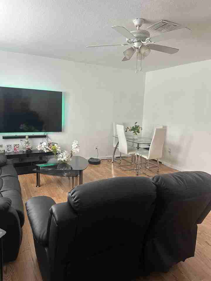 626 S Pine St - Photo 7 of 25