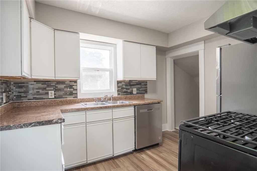 938 Cypress St - Photo 3 of 22