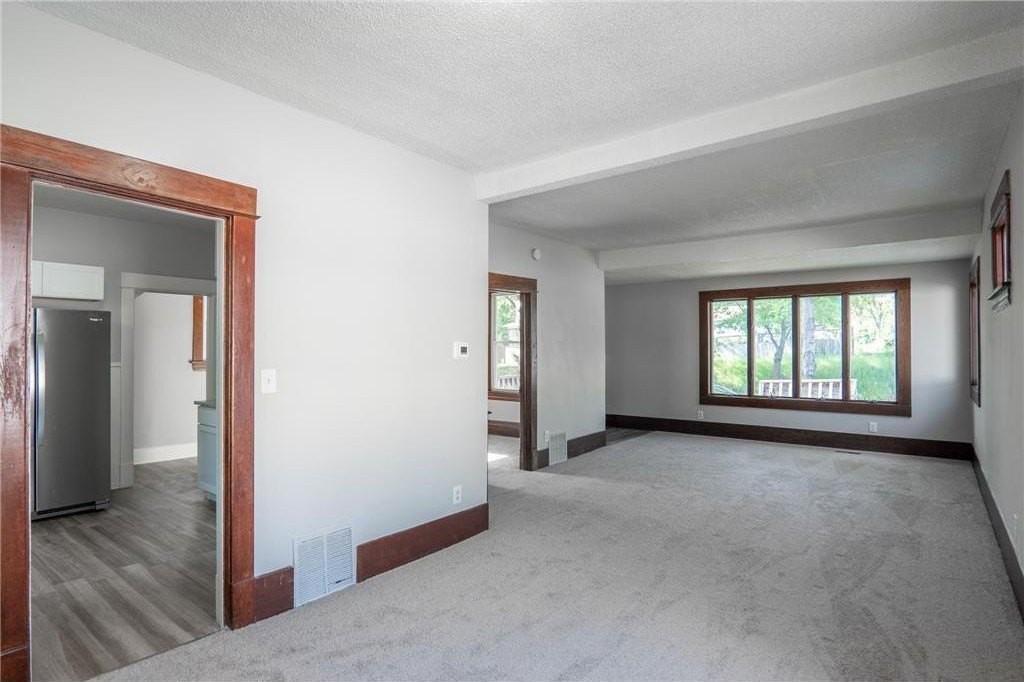 188 Wyoming St E - Photo 7 of 16