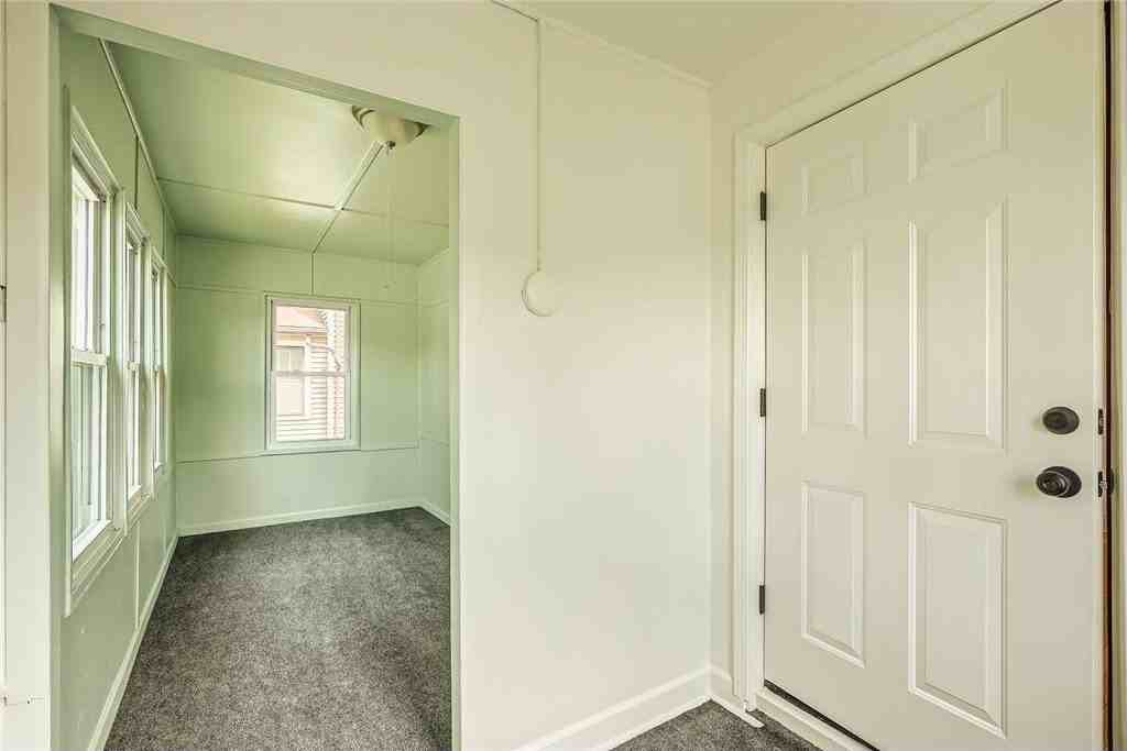 610X Fairview Ave N - Photo 4 of 27