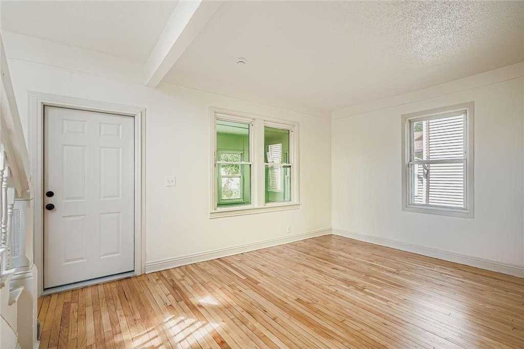 610X Fairview Ave N - Photo 7 of 27