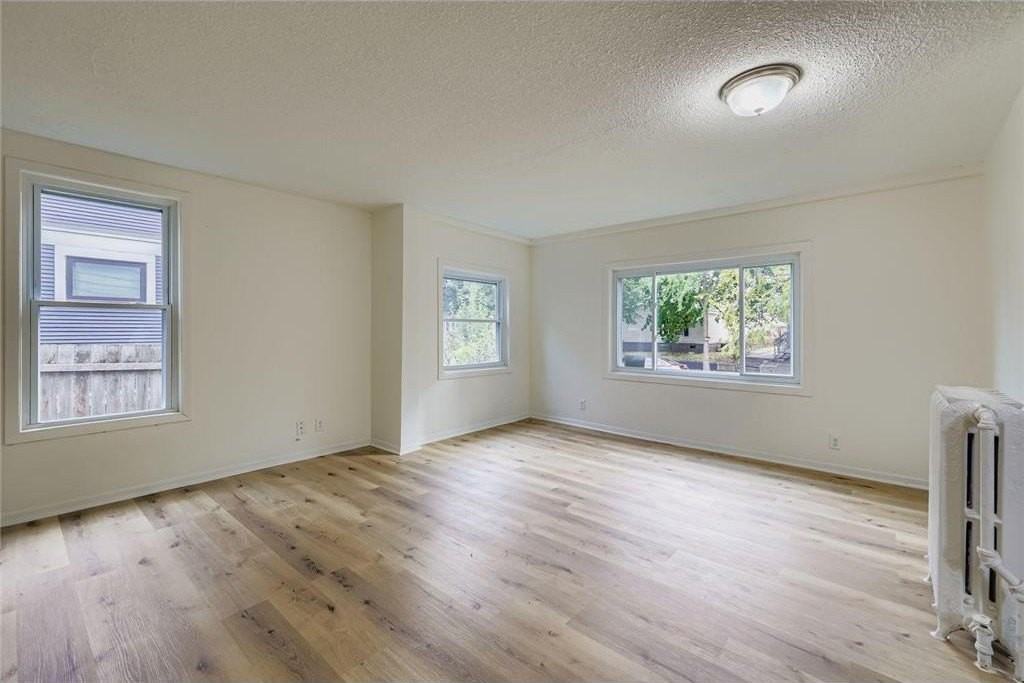 1501 Sherburne Ave - Photo 4 of 16