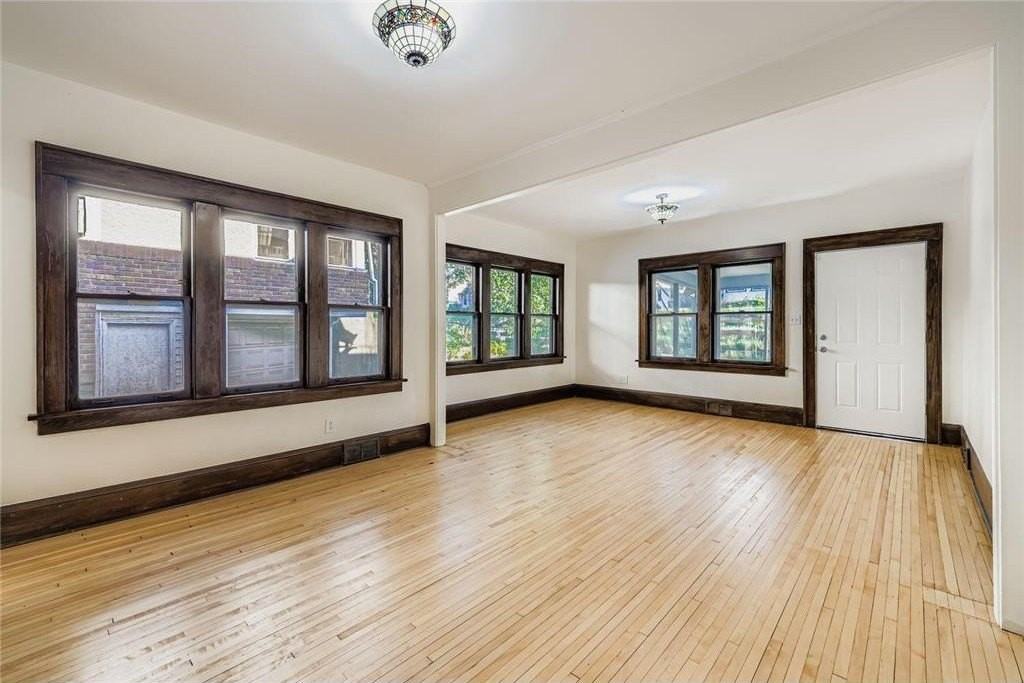 1683 Minnehaha Ave E - Photo 6 of 28