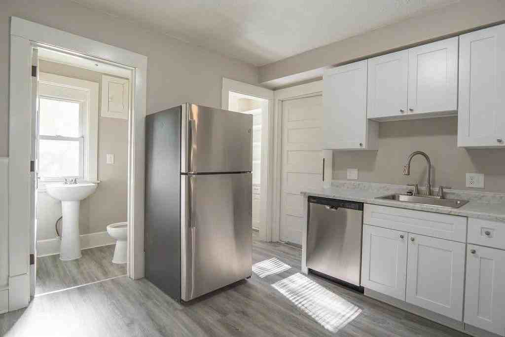 1606 Concordia Ave - Photo 7 of 33