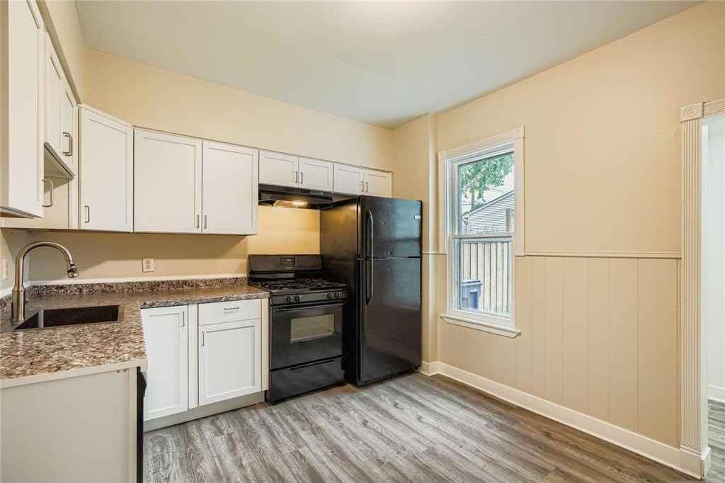 595 Hawthorne Ave E - Photo 5 of 11