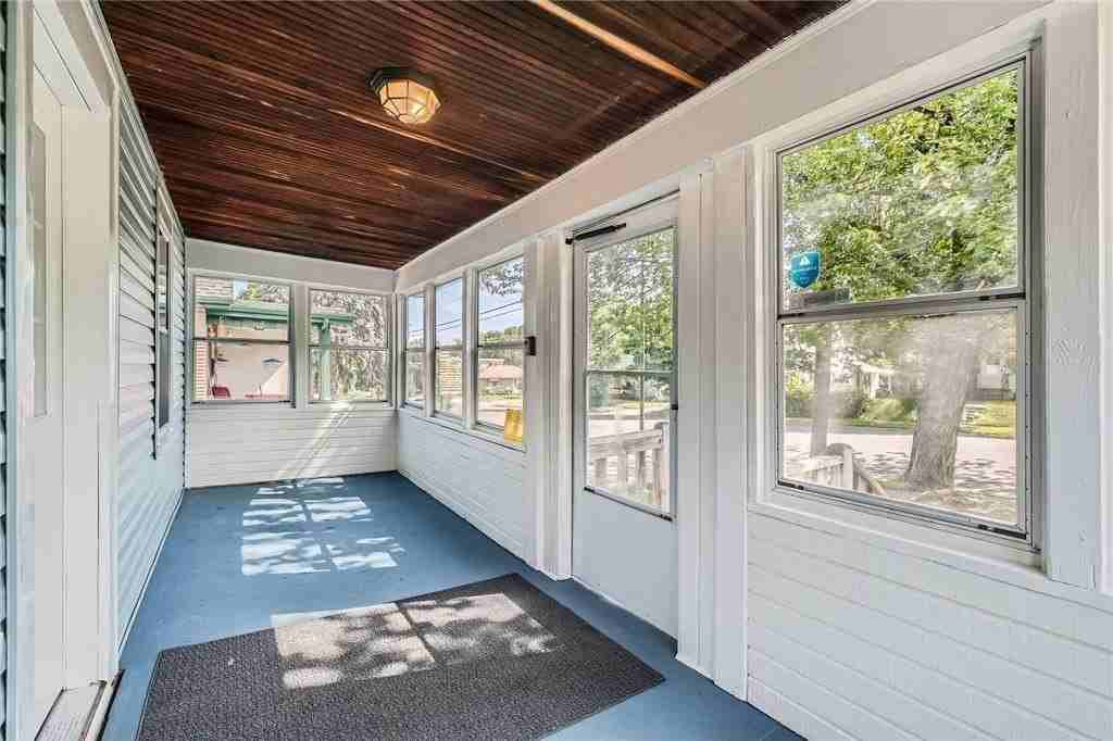 1083 Western Ave N - Photo 2 of 28