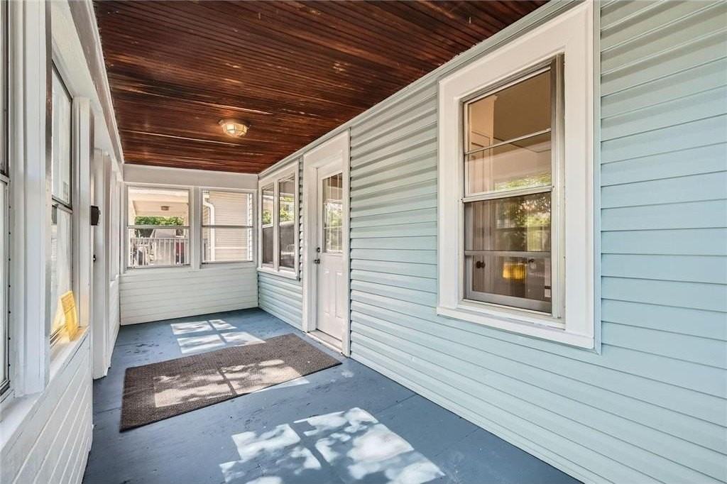 1083 Western Ave N - Photo 3 of 28