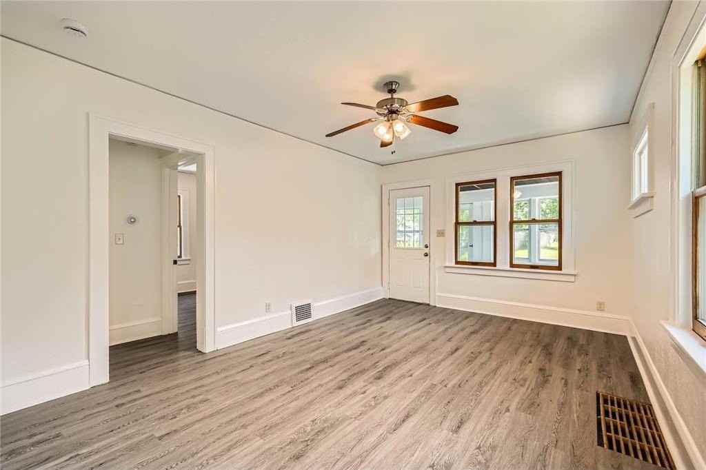 1083 Western Ave N - Photo 5 of 28