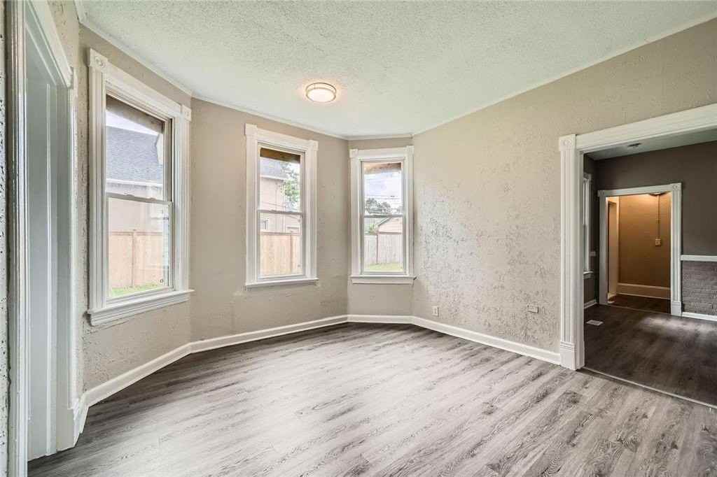 911X 911 Sims Ave Avenue - Photo 5 of 27