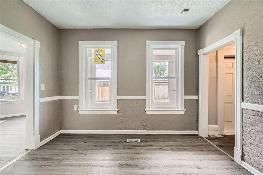 911X 911 Sims Ave Avenue - Photo 6 of 28