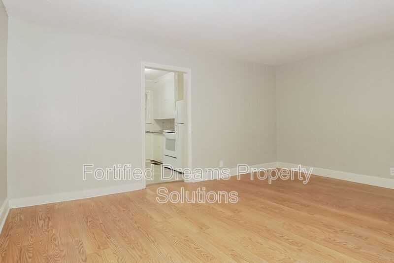 421 Ne 20th St - Photo 3 of 18