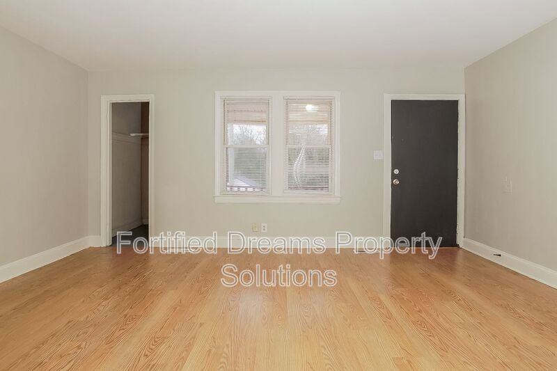 421 Ne 20th St - Photo 4 of 18