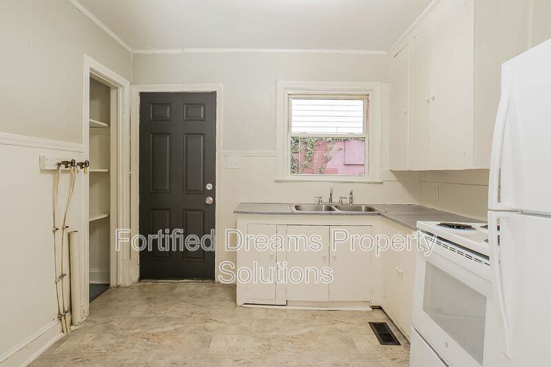 421 Ne 20th St - Photo 5 of 18