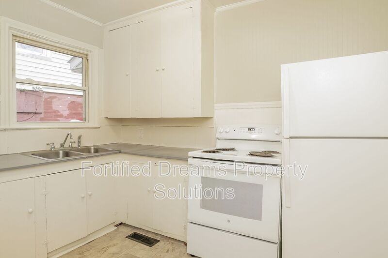 421 Ne 20th St - Photo 6 of 18