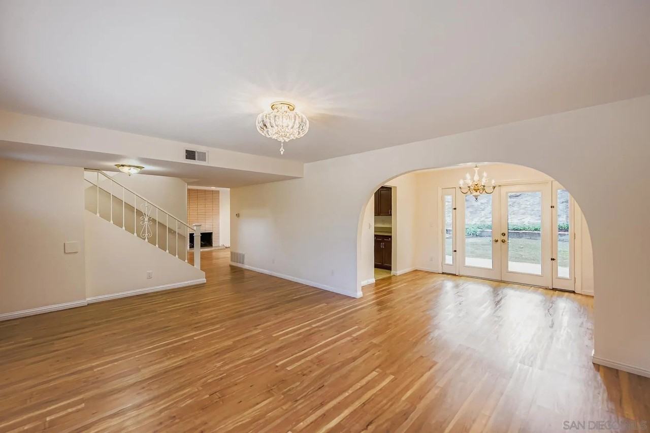 5977 Agee St - Photo 5 of 25