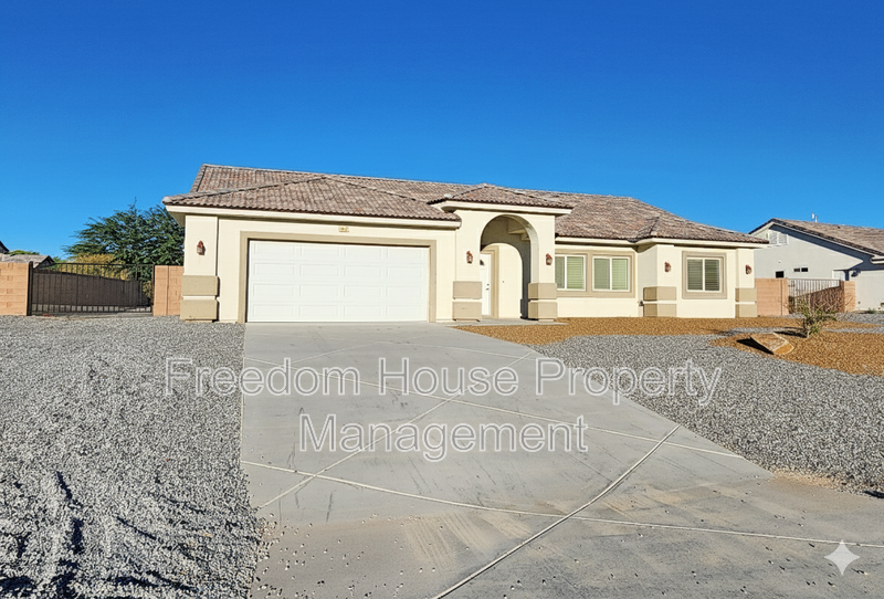 4920 Honey Locust Dr - Photo 3 of 45