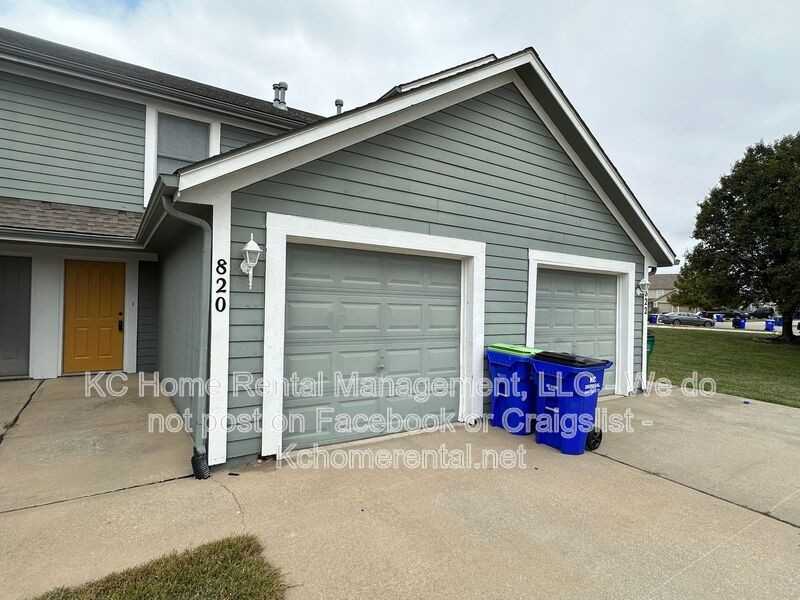 820 E 167th Ct - Photo 3 of 33
