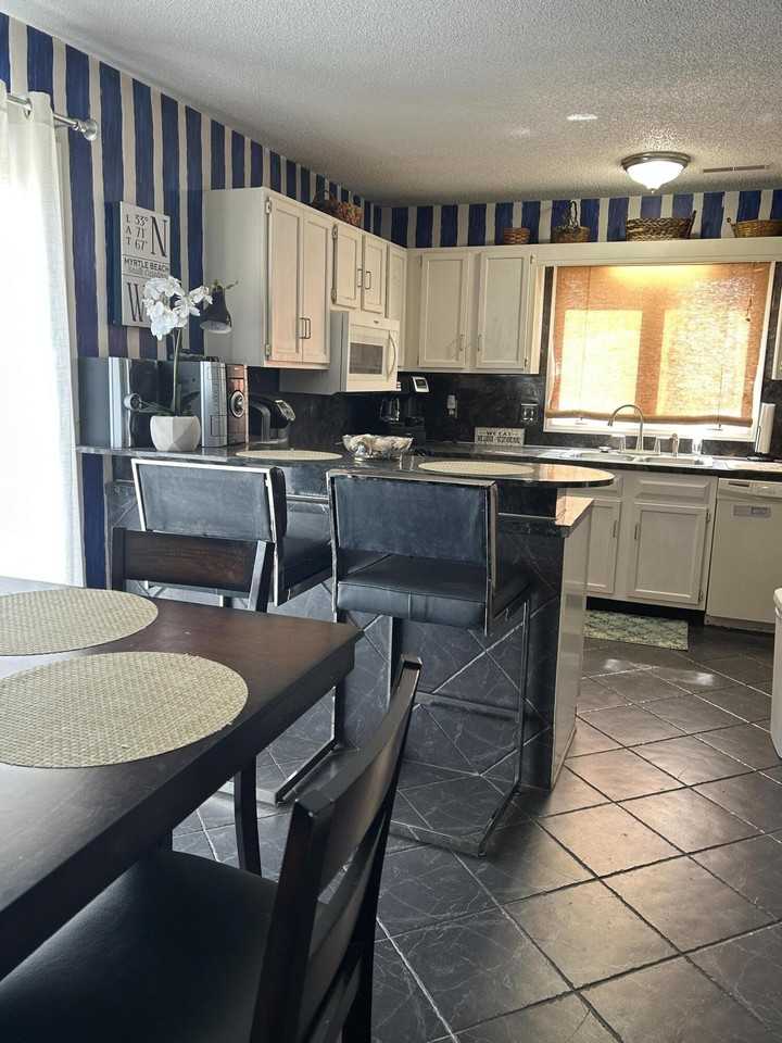 35 Foxcroft Ln - Photo 5 of 9