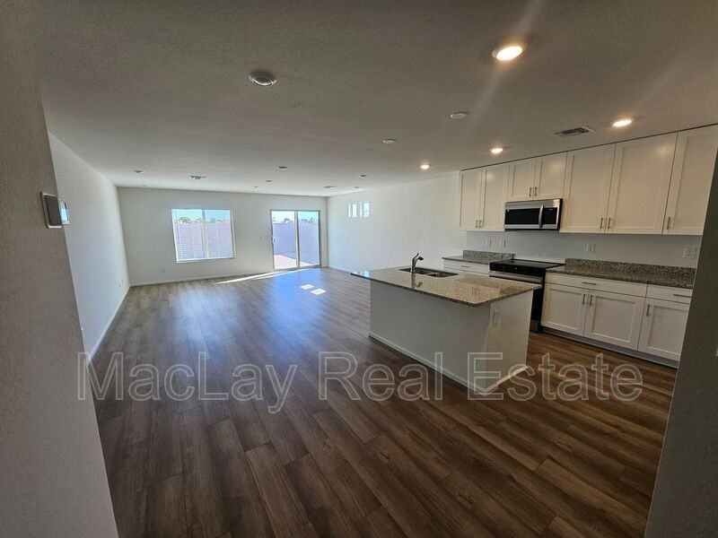 1225 N 13th St - Photo 3 of 19