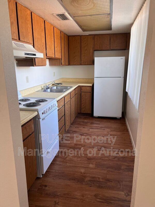 231 E 2nd Ave #18 - Photo 3 of 9