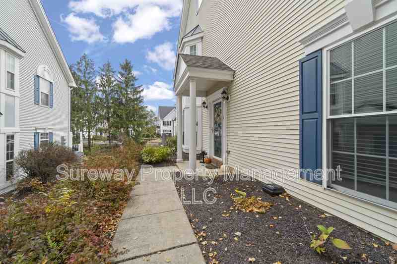 221 Lookout Pl - Photo 3 of 25