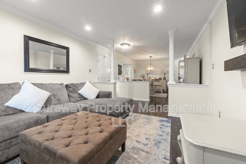 221 Lookout Pl - Photo 6 of 25