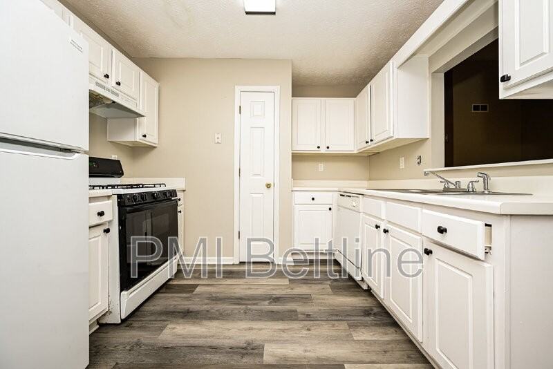 819 Sweetwater Way - Photo 3 of 15