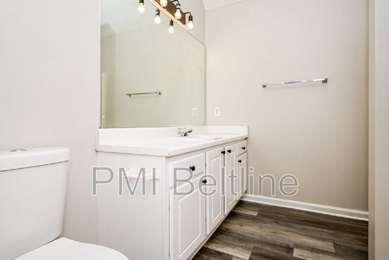 819 Sweetwater Way - Photo 5 of 15