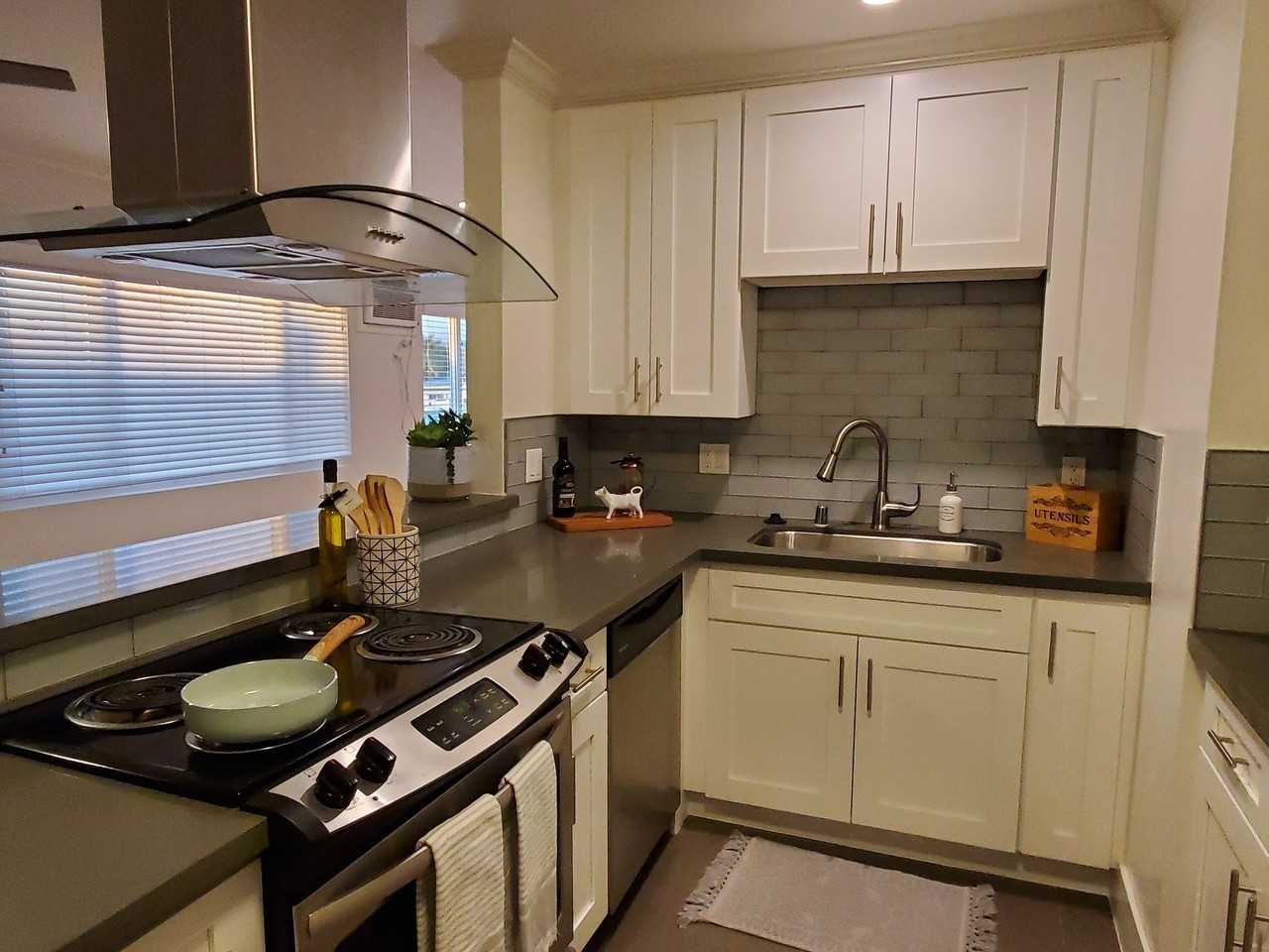 Amberwood Terrace - Photo 4 of 38