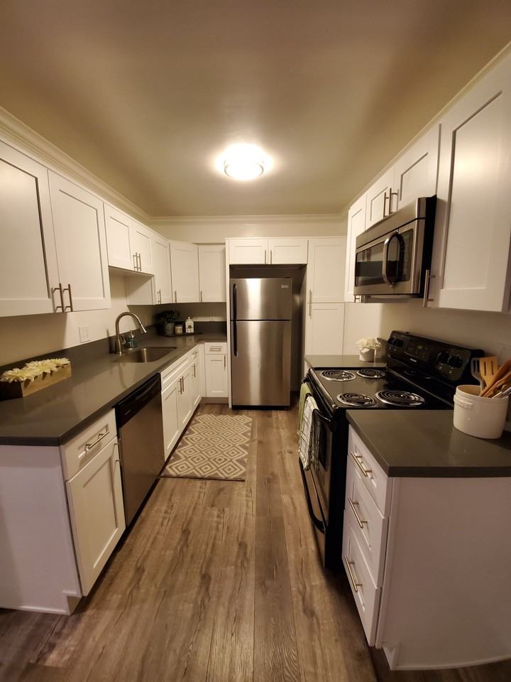 Amberwood Terrace - Photo 7 of 38