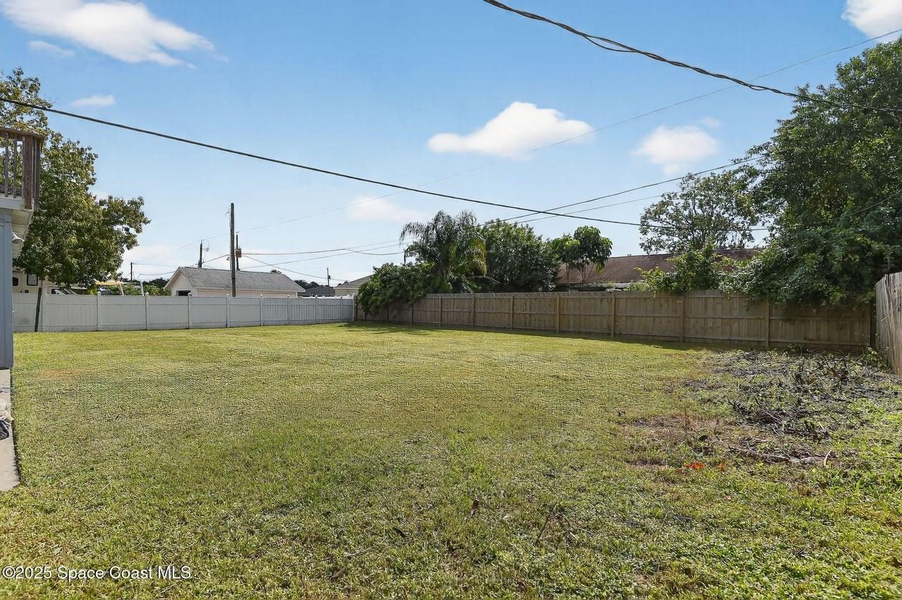 870 Andrew St Se - Photo 6 of 49