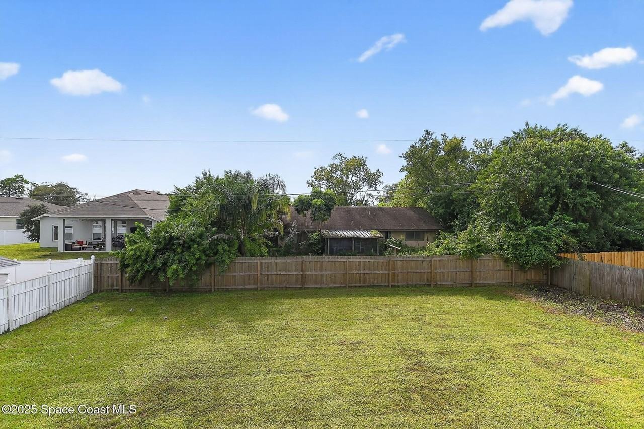 870 Andrew St Se - Photo 7 of 49