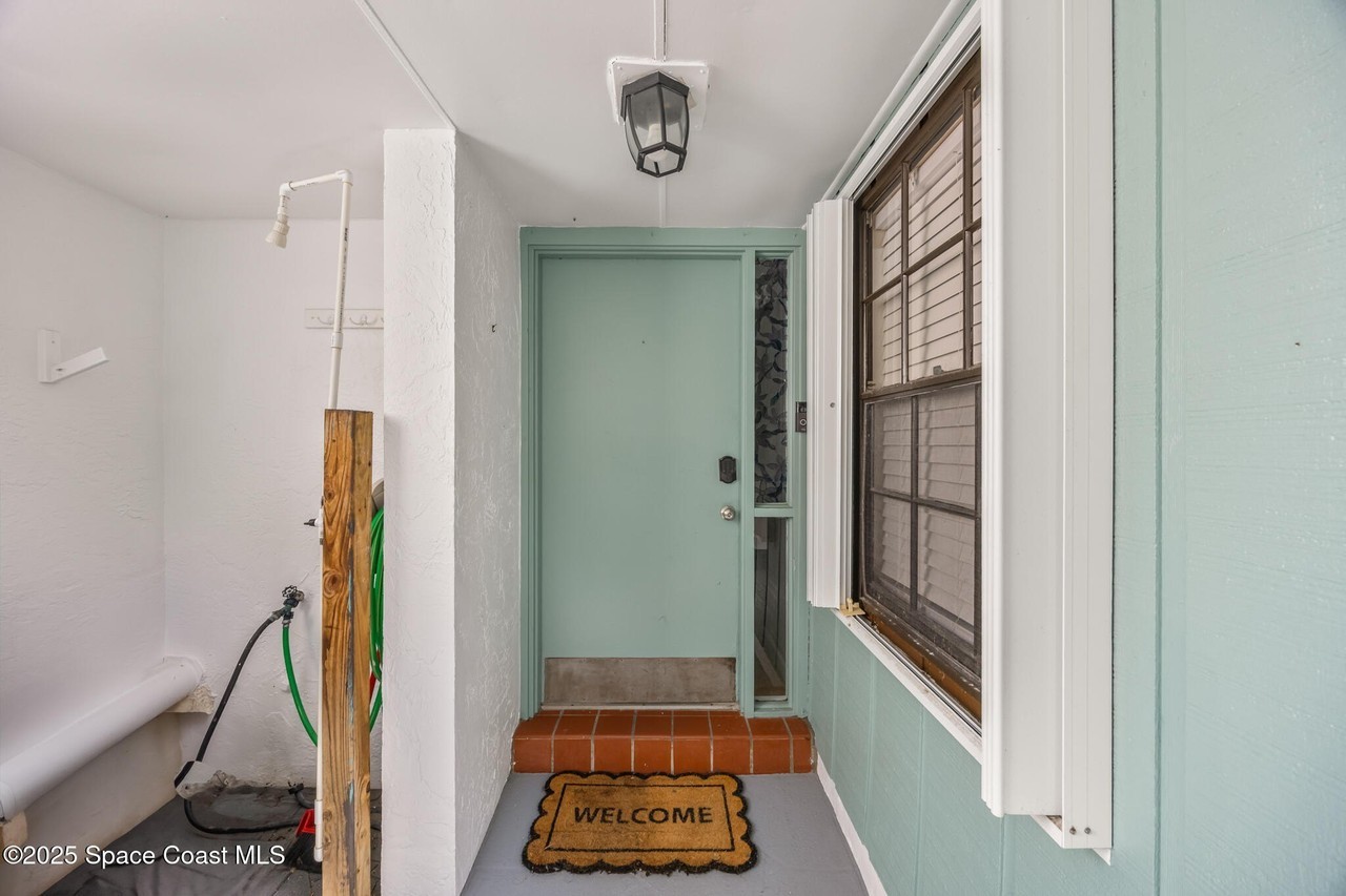 194 Queens Ct - Photo 4 of 37