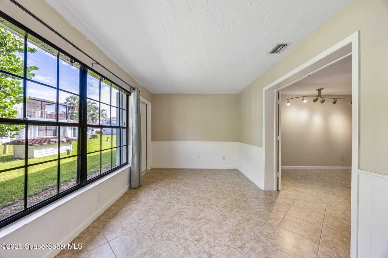 194 Queens Ct - Photo 7 of 37