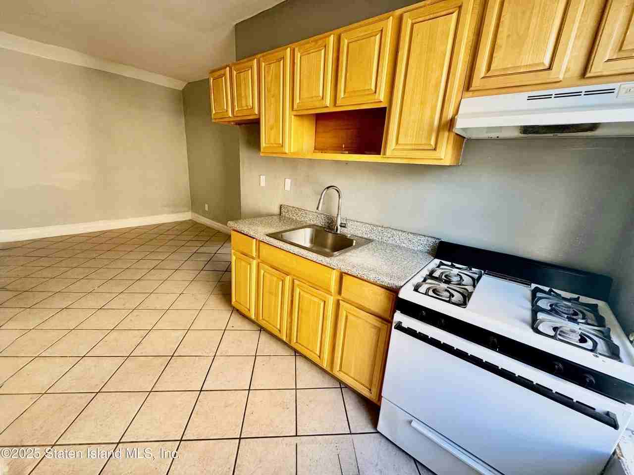 1610 Dahill Rd - Photo 4 of 4