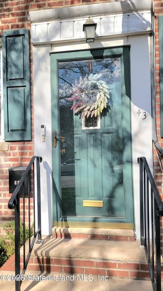 43 Dongan Ave #1 - Photo 3 of 36