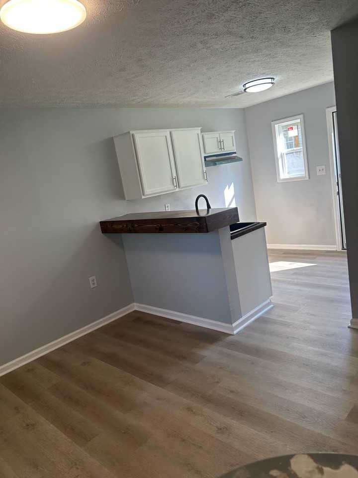 211 Addison St - Photo 7 of 9