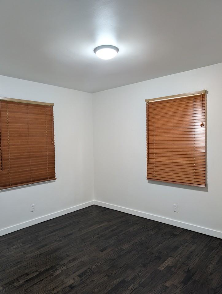 920 S Bennett Ave #1 - Photo 3 of 3