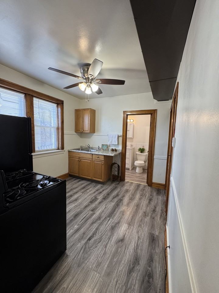 2450 N Leclaire Ave Apt 1 #1stFL - Photo 5 of 24