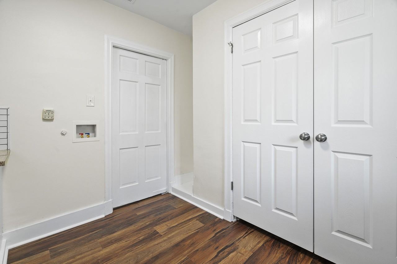 200 Alexander St - Photo 2 of 18