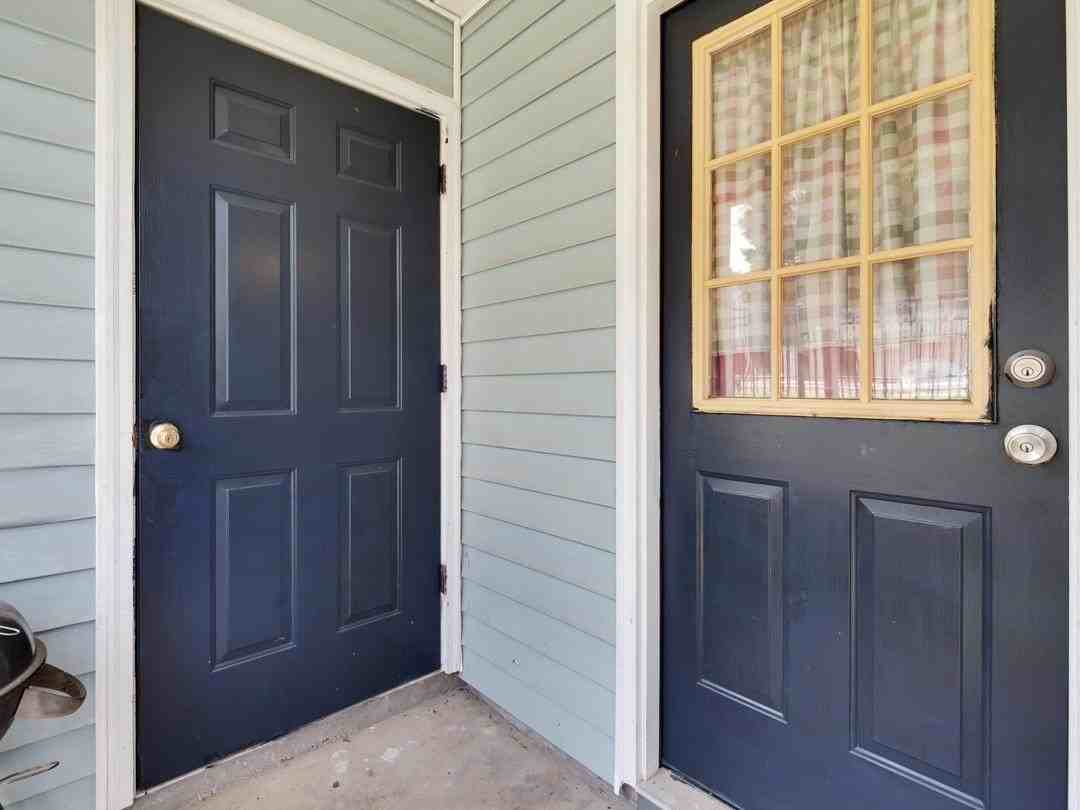 2221 Timberwood Cir S