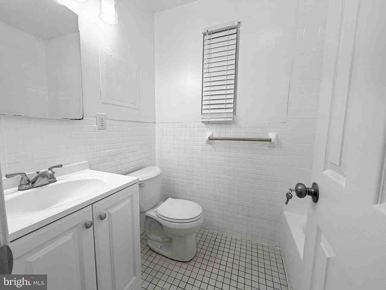 506 Eastern Ave Ne Apt 102 #102 - Photo 3 of 13