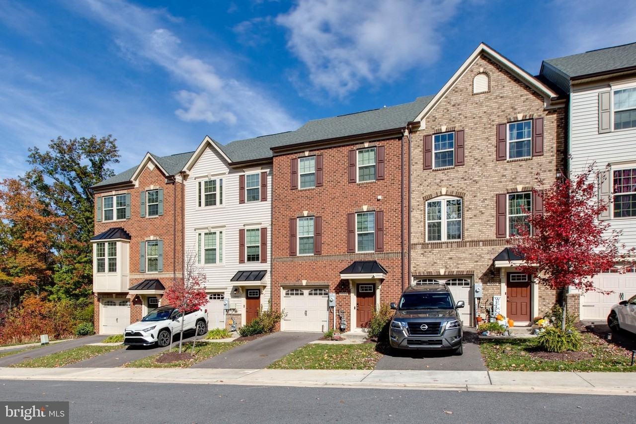 3004 Cornfield Avenue - Photo 3 of 50