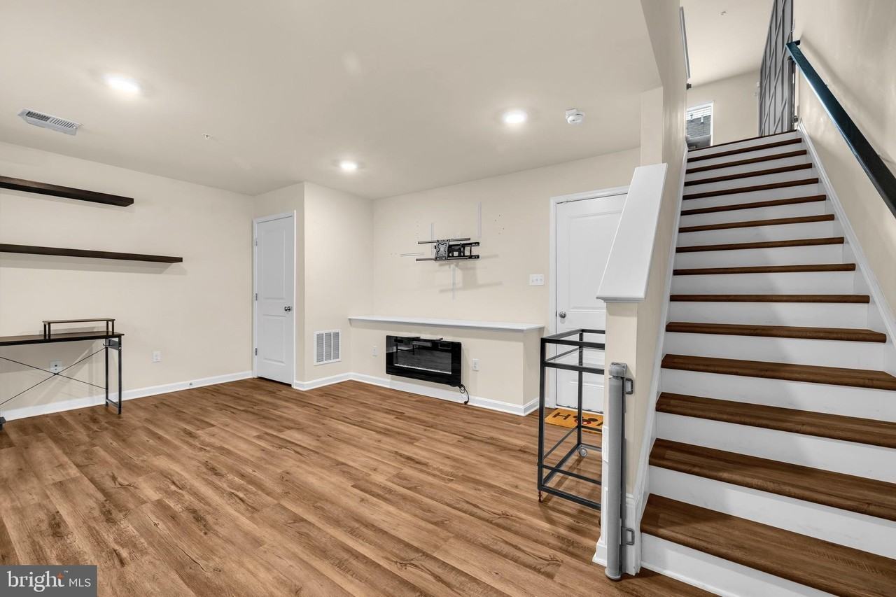 4327 Medfield Ave - Photo 3 of 32