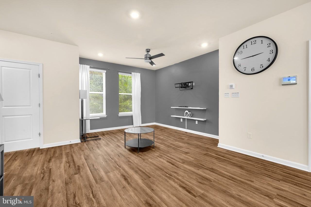 4327 Medfield Ave - Photo 5 of 32