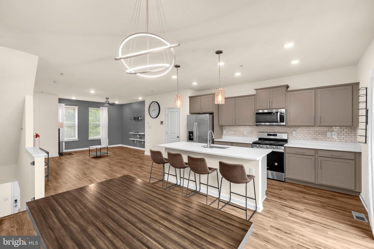 4327 Medfield Ave - Photo 7 of 32