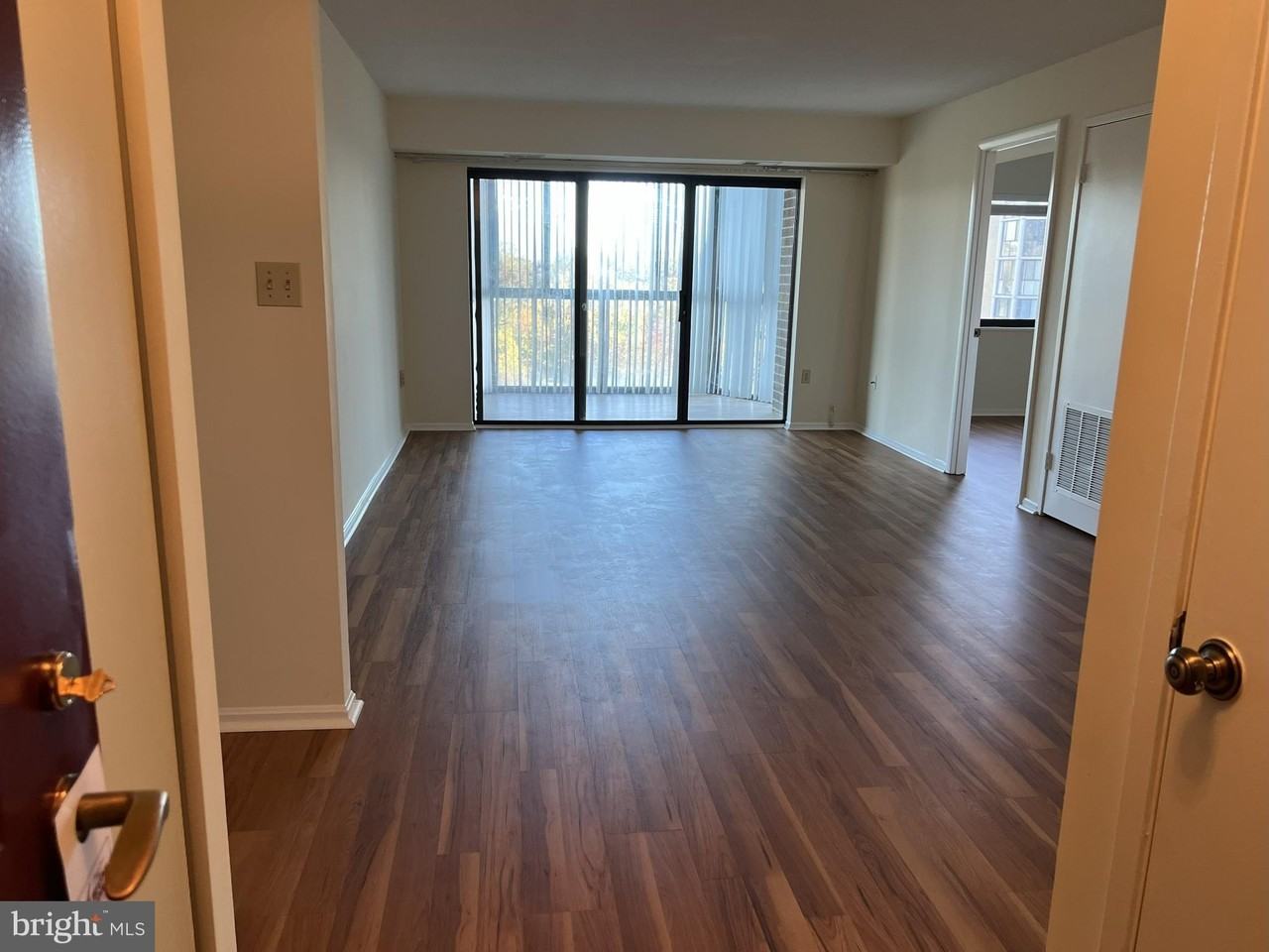 15101 Interlachen Dr Unit 1-819 #1-819 - Photo 2 of 18