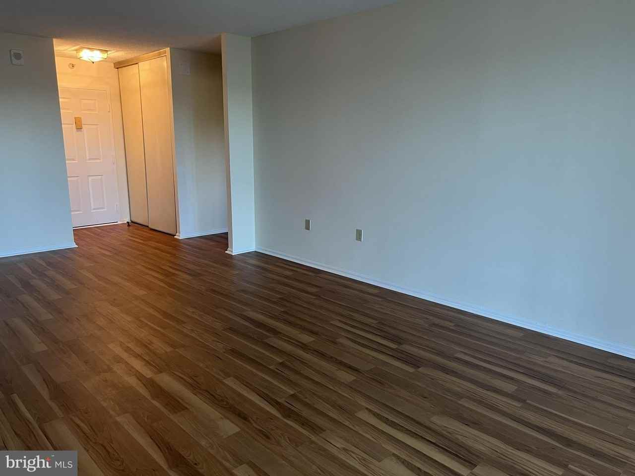 15101 Interlachen Dr Unit 1-819 #1-819 - Photo 3 of 18